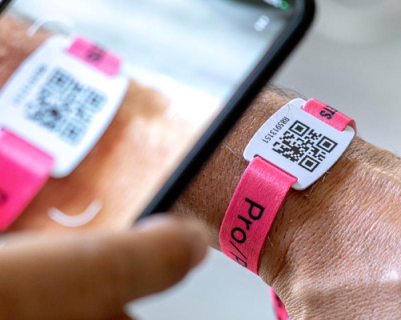 Pulseras conciertos RFID y QR personalizadas